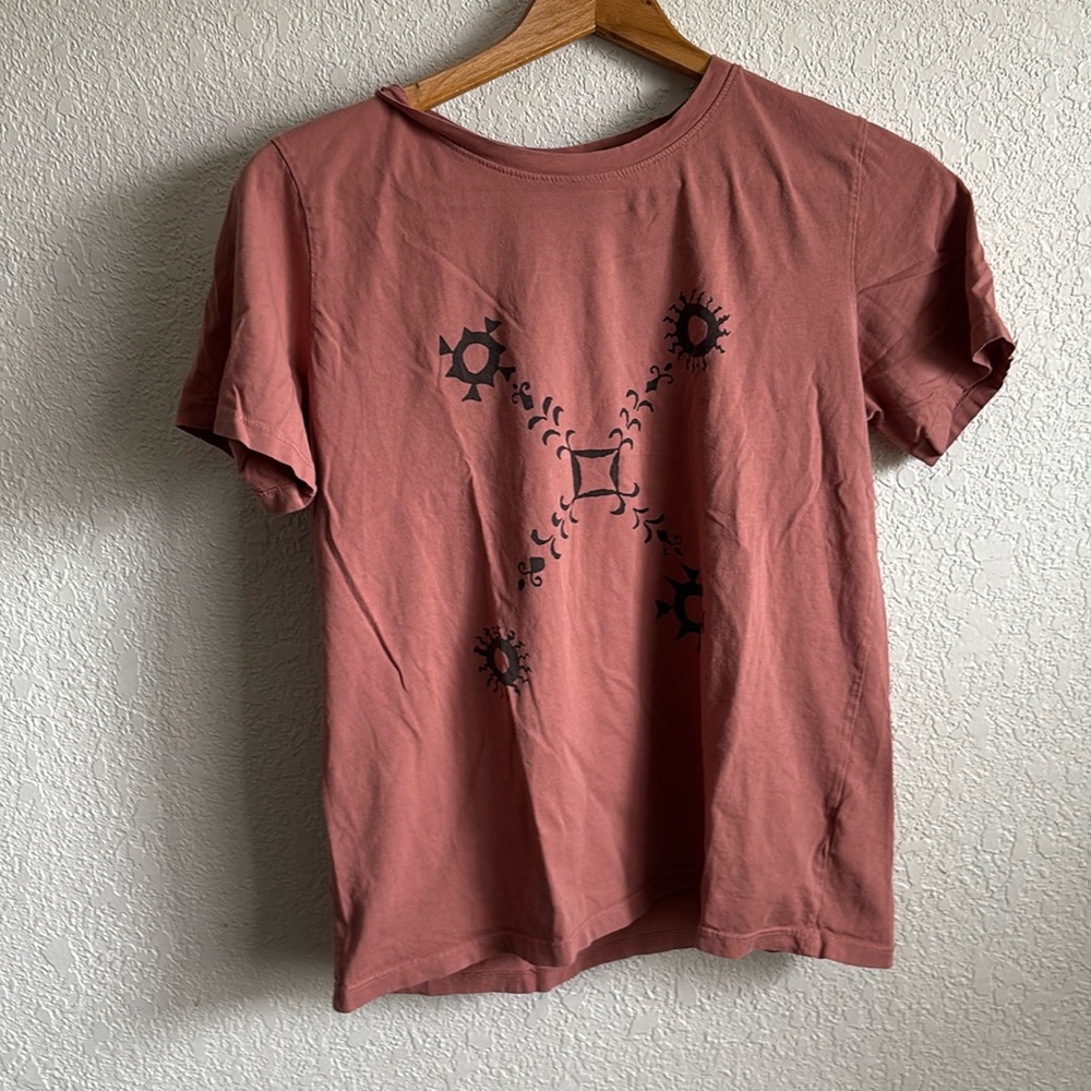 Salmon graphic design tshirt size S